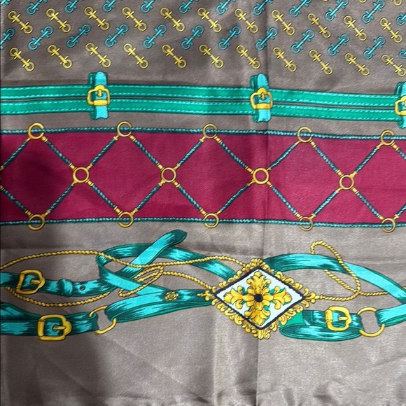 Scarf Wrap Vibrant Patterned chain and belt Scarf - Picture 5 of 7